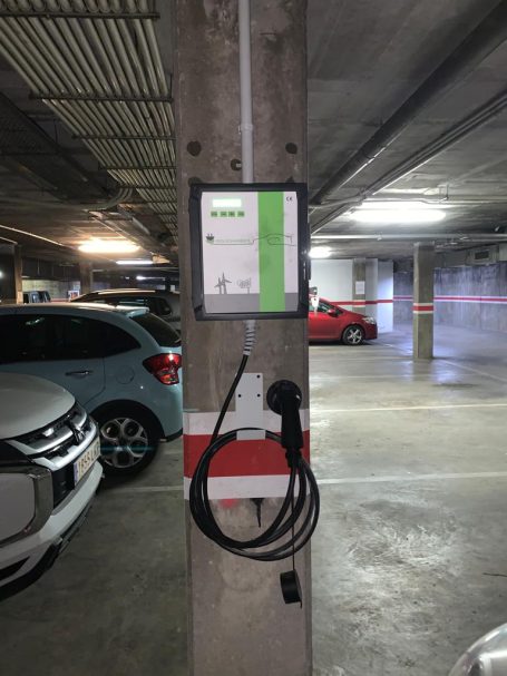 PUNTO DE RECARGA DE VEHÍCULO ELÉCTRICO PUNTO DE RECARGA DE VEHÍCULO ELÉCTRICO