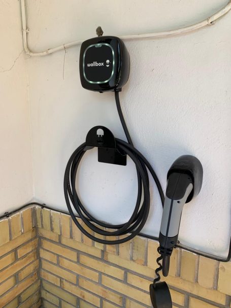 PUNTO DE RECARGA DE VEHÍCULO ELÉCTRICO PUNTO DE RECARGA DE VEHÍCULO ELÉCTRICO