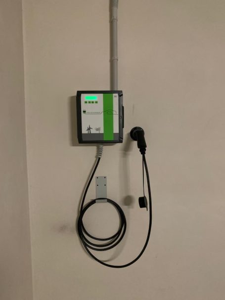 PUNTO DE RECARGA DE VEHÍCULO ELÉCTRICO PUNTO DE RECARGA DE VEHÍCULO ELÉCTRICO